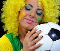 莱万多夫斯基迎来七赛季出色发挥，公牛观众热烈欢呼！气势如虹延续