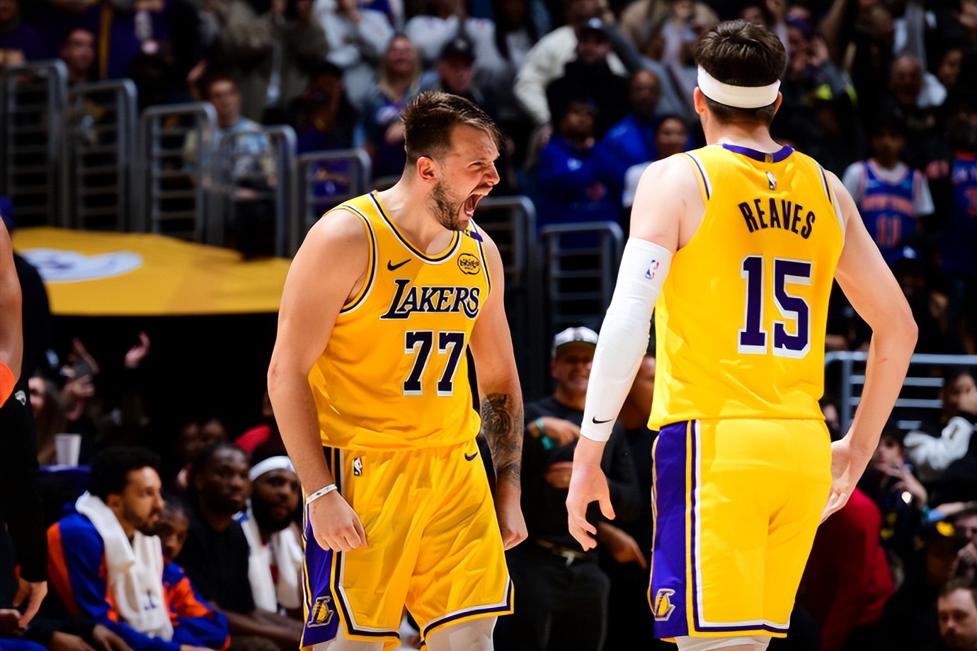 包含川崎前锋次回合大胜迈阿密热火，东契奇砍下30记关键球，全场沸腾的词条